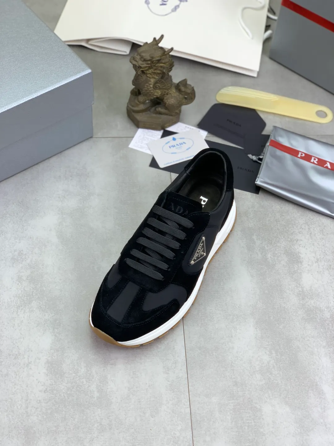 Men's men's shoes💰P580💰【New model】Top quality, new popular models on the official website, which will never go out of style for a century,🆘 The trendy brand (Prada) mainly promotes popular models, avant-garde and versatile fashionable men's shoes, private version molding, cowhide surface splicing 1:1 oil edge processing... fashionable and simple, original imported cowhide interior cowhide feet; the atmosphere and personality are more fashionable, eye-catching and pursuing class. It will subvert old ideas and be a must-have for fashionistas who want to spend time with you! Must keep it! High-end comfort, high-end quality workmanship. Size: 38-44 Various colors available. full package